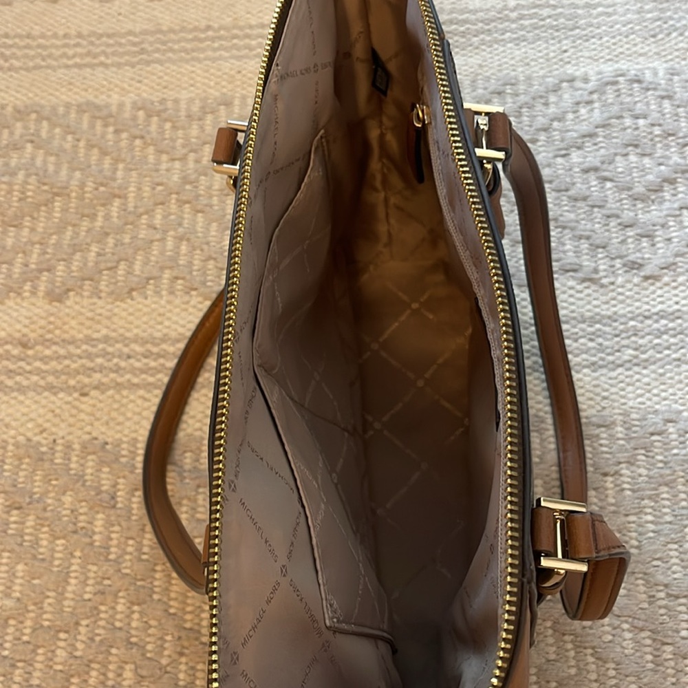 Michael Kors Charlotte zip top tote - Picture 4 of 4
